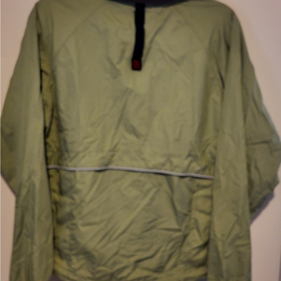 The North Face Vintage Green Windbreaker Jacket -Pre-Loved, Lightweight Packable - Picture 8 of 9
